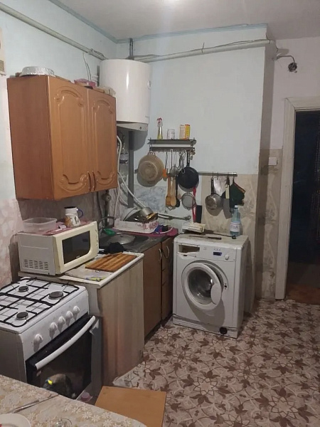 Продается трехкомнатная квартира в пгт. Струги Красные
